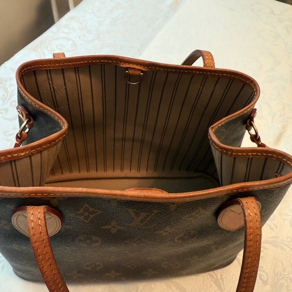 Louis Vuitton PM Neverfell - Picture 12 of 14